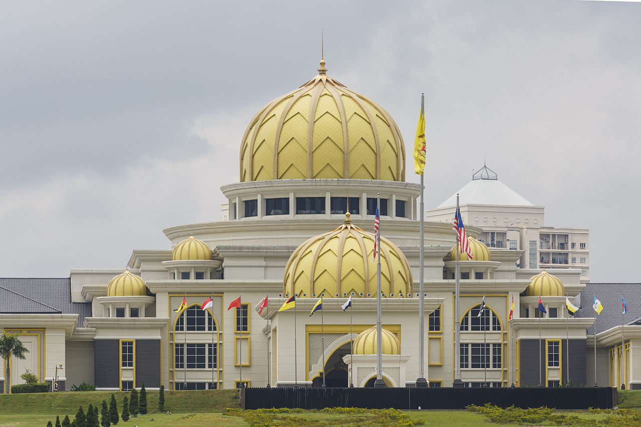 多姿多彩的皇宫与总统府    马来西亚国家王宫坐落于吉隆坡王宫路的
